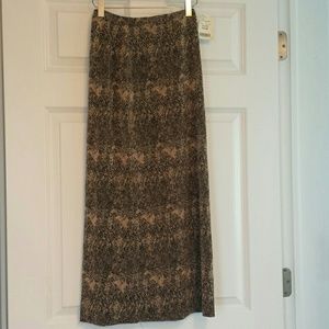 Maxi length stretch skirt